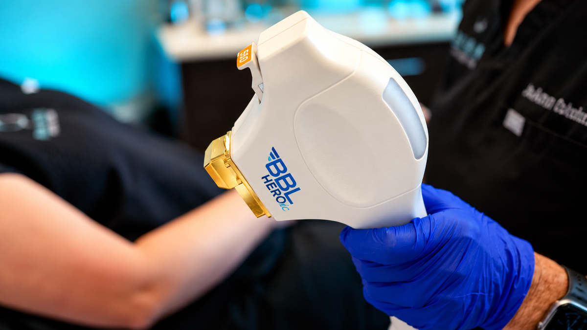 BBL HEROic™ (Face + Neck + Décolleté)