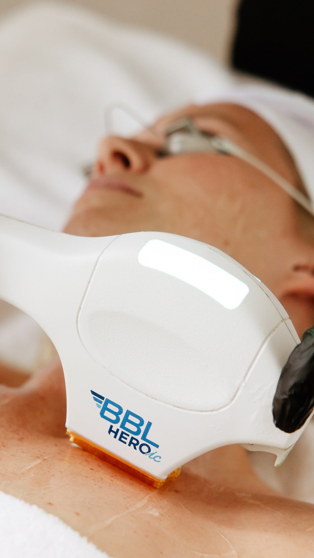 BBL HEROic™ (Face + Neck + Décolleté)